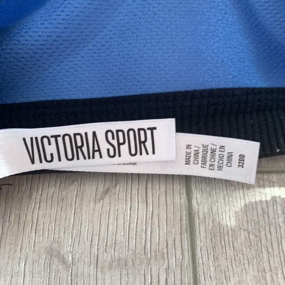 Victoria’s Secret Sports Bra Size 32DD - Picture 5 of 6